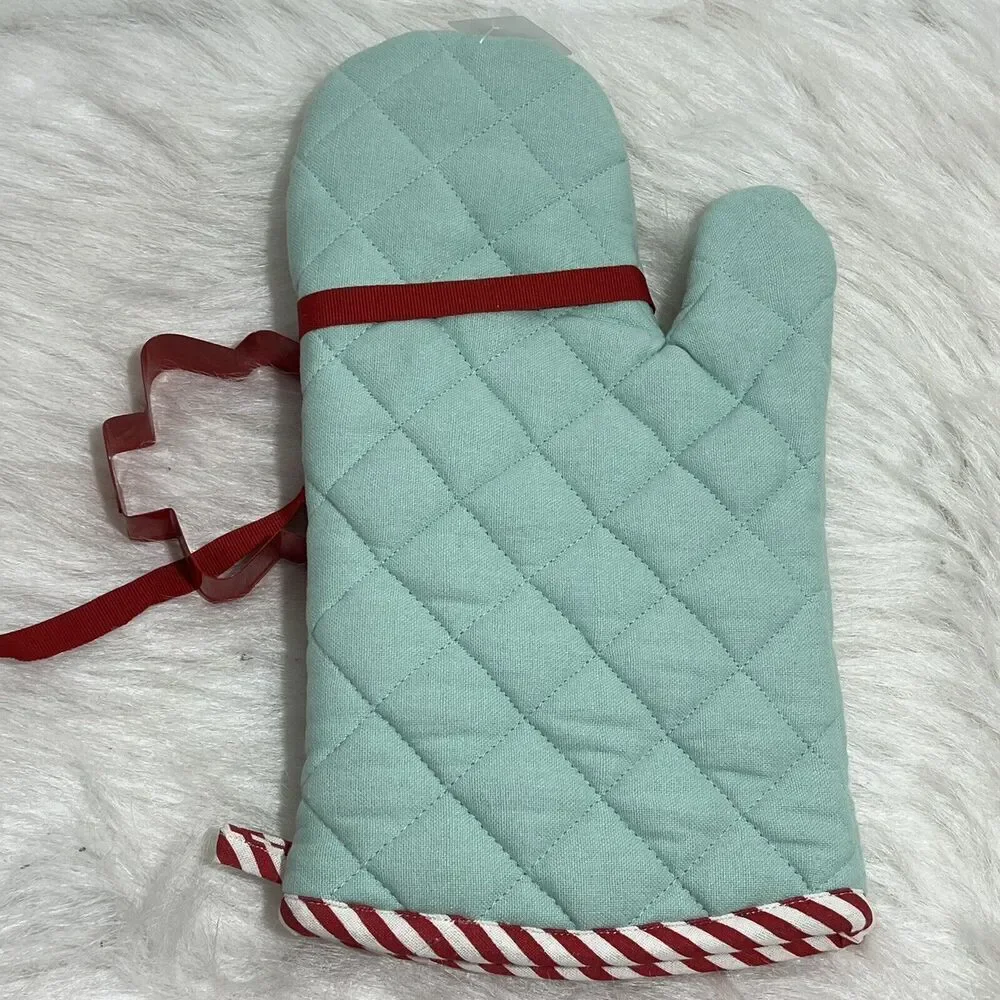 Hallmark Channel Christmas Oven Mitt Gift Set-Tree Shaped Cookie Cutter‎ ~ NEW